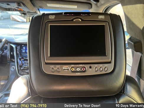 Used 2017 Cadillac Escalade ESV Platinum AWD/4WD image 32