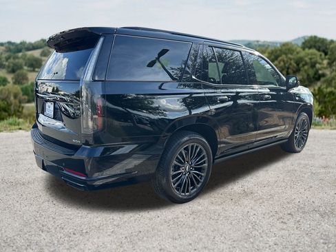 Used 2026 Cadillac Escalade Platinum Sport w/ LPO, Floor Liner Package AWD/4WD image 10