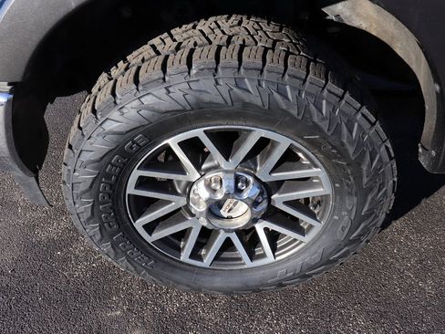 Used 2018 Ford F250 Lariat w/ Lariat Value Package image 5