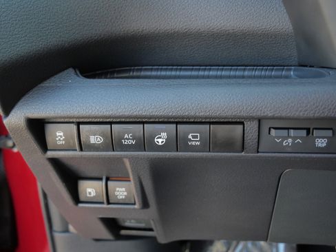 Used 2025 Toyota Sienna Platinum AWD/4WD image 25