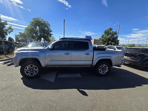 Used 2017 Toyota Tacoma Limited w/ Tow Package AWD/4WD image 2