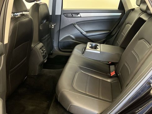 Used 2022 Volkswagen Passat 2.0T SE image 23