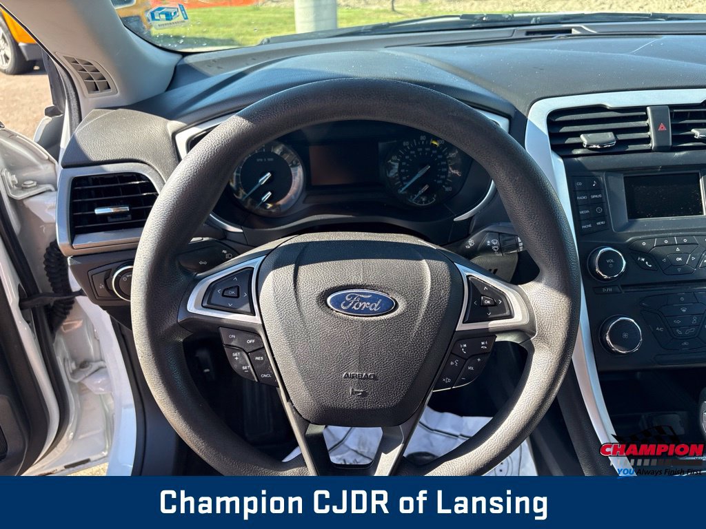 Used 2015 Ford Fusion SE FWD image 18