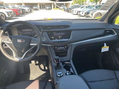 New 2025 Cadillac XT6 Luxury image 16