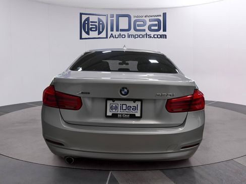Used 2018 BMW 320i xDrive Sedan AWD/4WD image 4