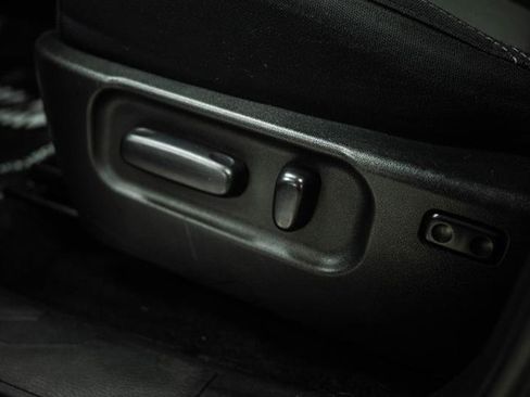 Used 2020 Toyota Tacoma TRD Off-Road AWD/4WD image 15