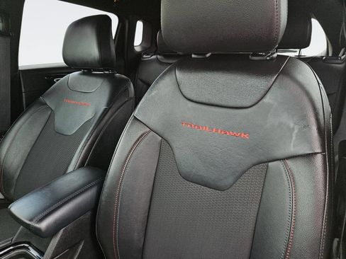 Used 2025 Jeep Compass Trailhawk AWD/4WD image 31
