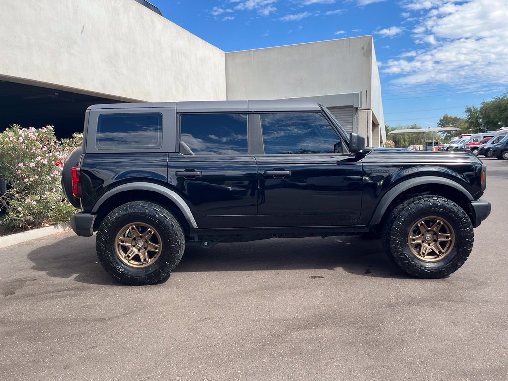 Used 2025 Ford Bronco 4-Door AWD/4WD image 3