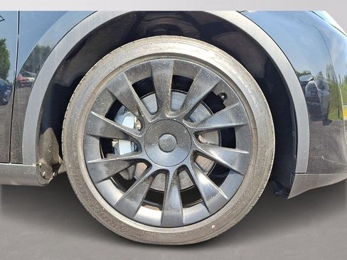 Used 2023 Tesla Model Y AWD image 8