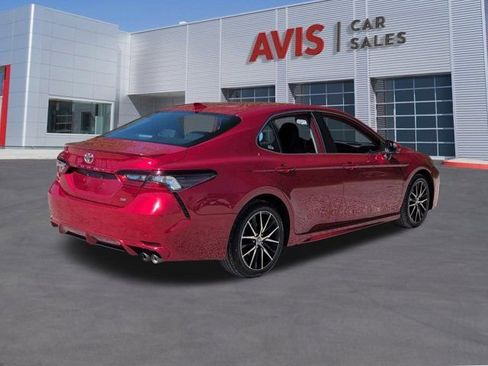 Used 2024 Toyota Camry SE image 6