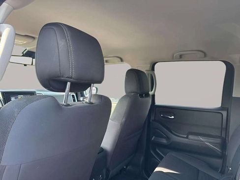 Used 2023 Nissan Frontier SV w/ SV Convenience Package image 18