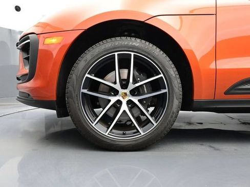 Certified 2025 Porsche Macan AWD/4WD image 6