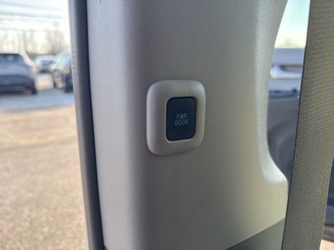 Used 2017 Toyota Sienna XLE image 16