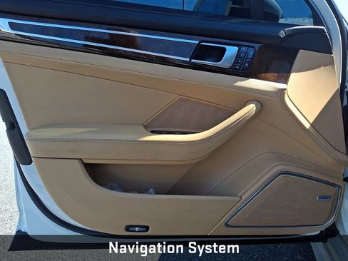 Used 2019 Porsche Panamera RWD image 16