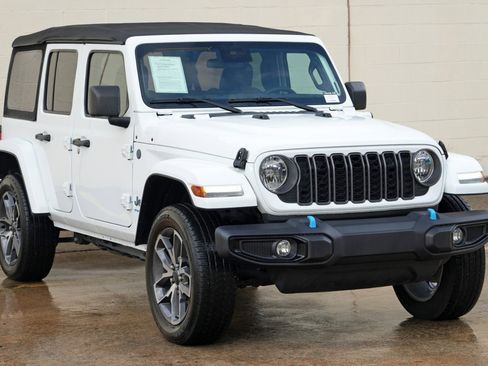 Used 2024 Jeep Wrangler Unlimited AWD/4WD image 53