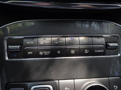 Used 2022 Hyundai Santa Fe Blue image 24