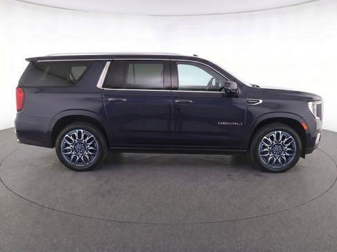 Used 2023 GMC Yukon XL Denali Ultimate w/ LPO, Floor Liner Package AWD/4WD image 8