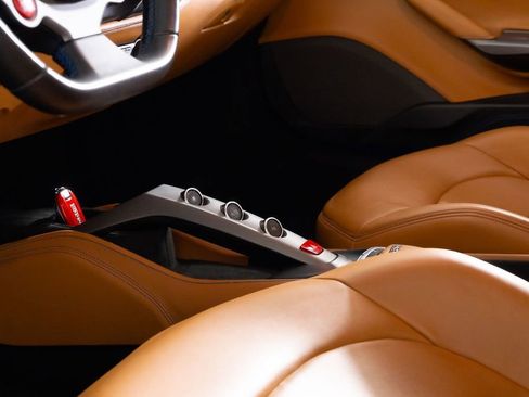 Used 2018 Ferrari 488 GTB RWD image 6