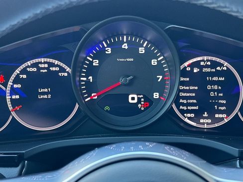 Used 2021 Porsche Cayenne Coupe image 32