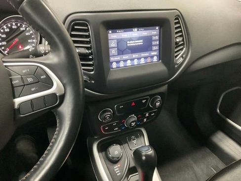 Used 2020 Jeep Compass Latitude w/ Cold Weather Group AWD/4WD image 10