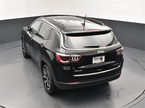 Used 2025 Jeep Compass Limited image 16