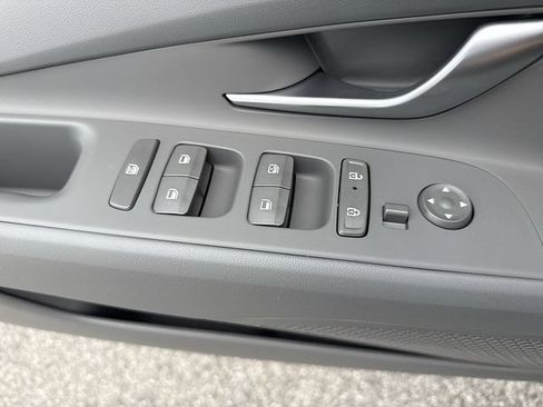 Used 2025 Hyundai Elantra Sport FWD image 38