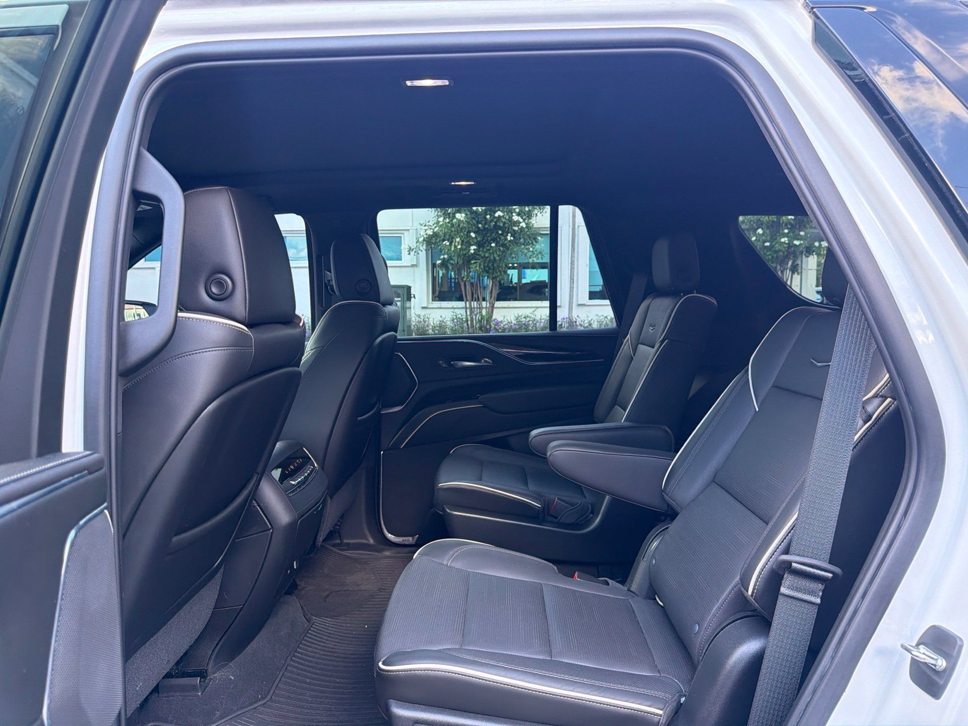 Used 2021 Cadillac Escalade Sport w/ Driver Assist Tech Package AWD/4WD image 24