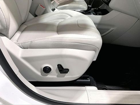 Used 2021 Jeep Cherokee Latitude Lux w/ Sun & Sound Group image 41