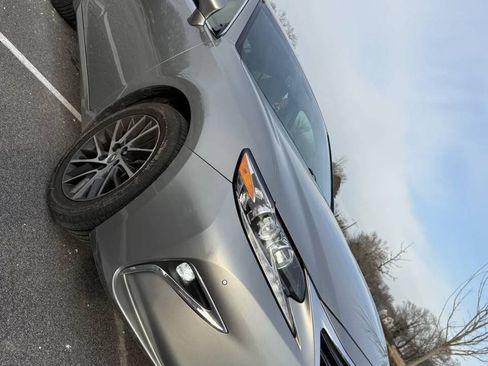Used 2016 Lexus ES 350 w/ Premium Package w/Wood Trim FWD image 4