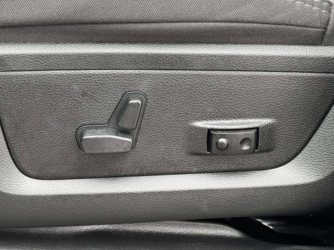 Used 2024 RAM 2500 Big Horn w/ Safety Group image 28