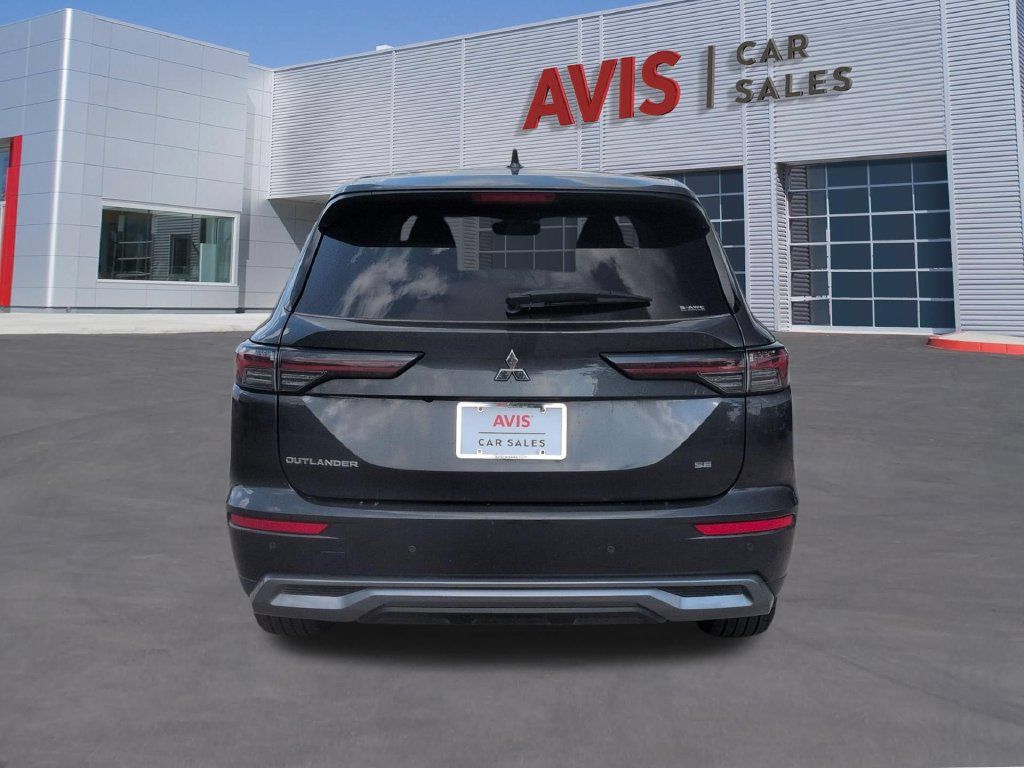 Used 2025 Mitsubishi Outlander SE AWD/4WD image 7