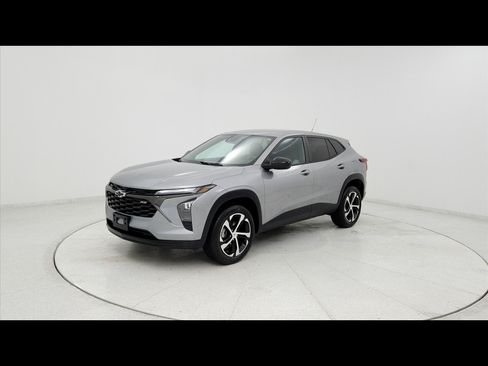 Used 2024 Chevrolet Trax RS FWD image 1