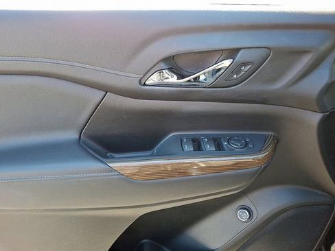 Used 2023 GMC Acadia SLE w/ Driver Convenience Package image 14