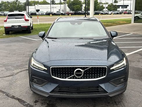 Used 2022 Volvo V60 T5 Cross Country AWD/4WD image 5