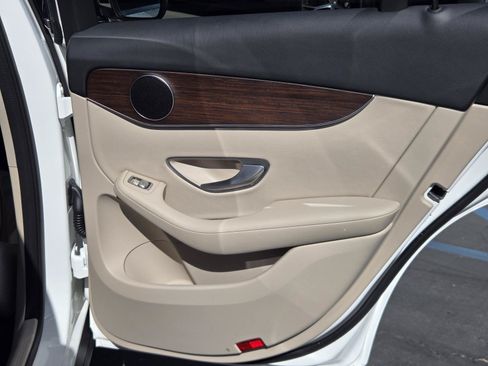 Used 2022 Mercedes-Benz GLC 300 w/ Premium Package Lite image 26