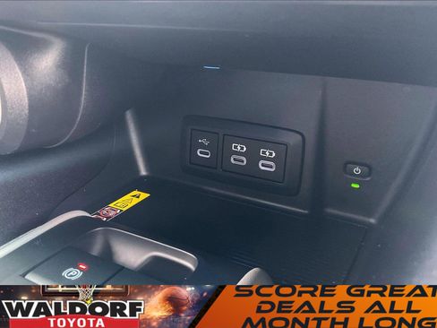 Used 2023 Toyota Venza LE image 38