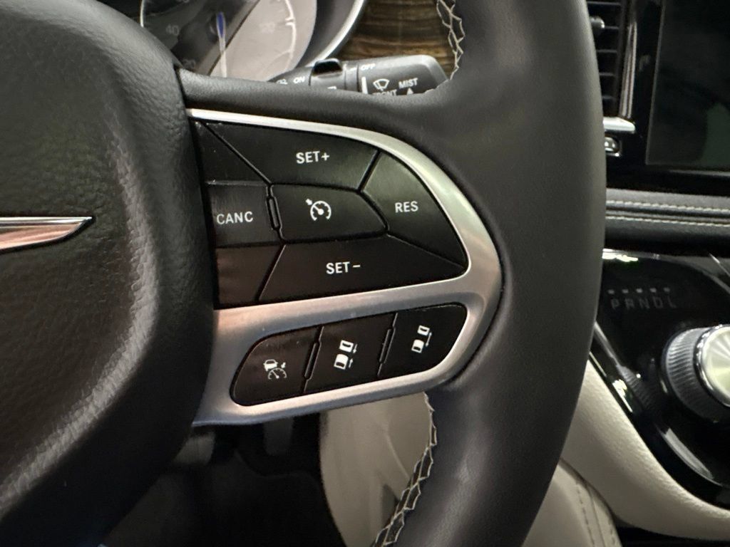 Used 2022 Chrysler Pacifica Limited AWD/4WD image 24