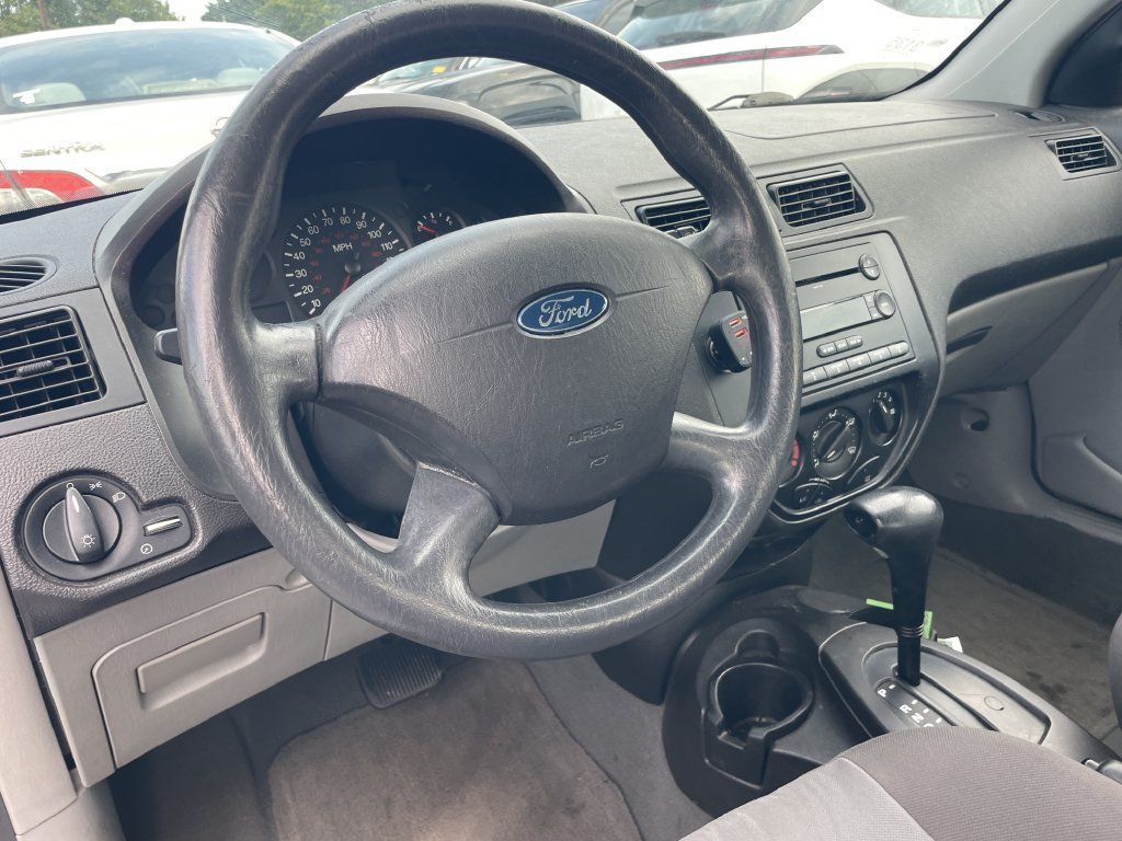 Used 2007 Ford Focus ZX4 Sedan FWD image 8