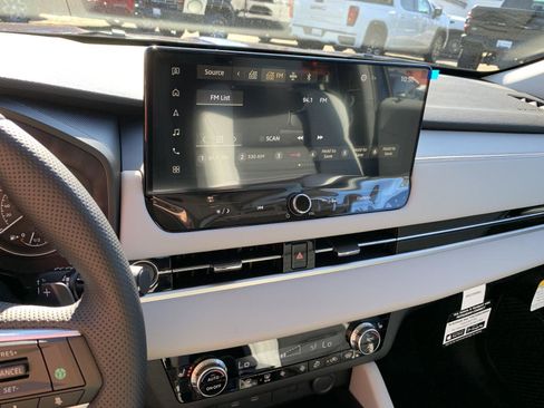 New 2025 Mitsubishi Outlander SE image 12