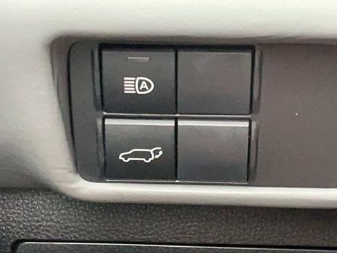 Used 2020 Toyota Highlander XLE AWD/4WD image 28