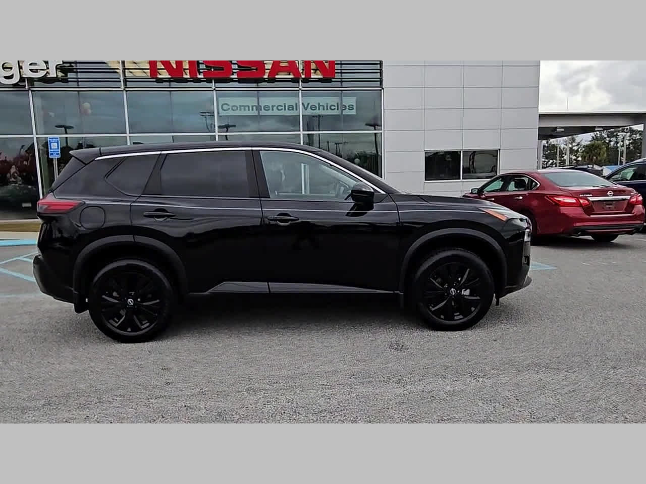 Used 2023 Nissan Rogue SV AWD/4WD image 35