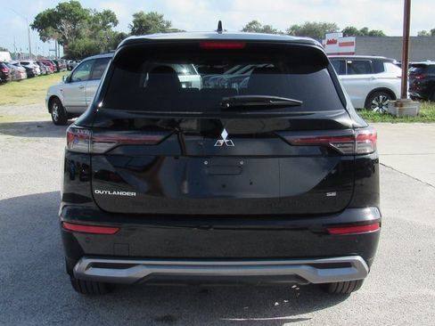 New 2025 Mitsubishi Outlander SE image 4