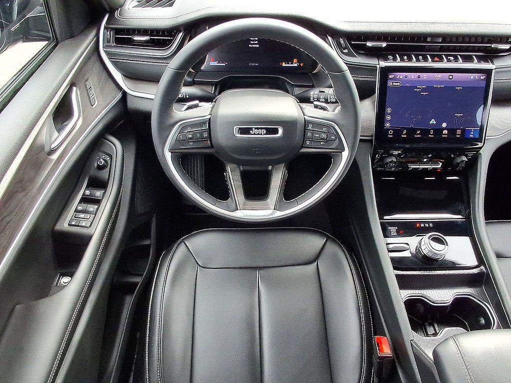 Used 2025 Jeep Grand Cherokee Limited AWD/4WD image 27