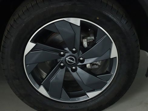 Certified 2025 Nissan Rogue SV image 10