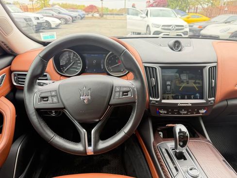 Used 2017 Maserati Levante w/ Luxury Package image 18
