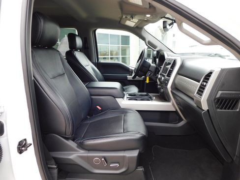 Used 2019 Ford F250 Lariat w/ Chrome Package image 9