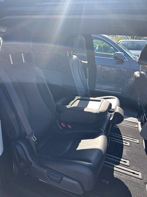 Certified 2024 Kia Carnival EX FWD image 15