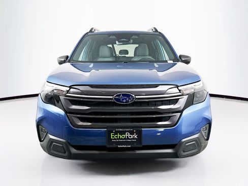 Used 2025 Subaru Forester Premium AWD/4WD image 2