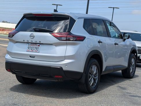 Used 2025 Nissan Rogue S FWD image 12
