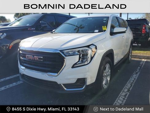 Used 2022 GMC Terrain SLE image 3